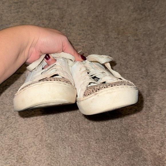 Universal Thread Sneakers - Picture 5 of 5